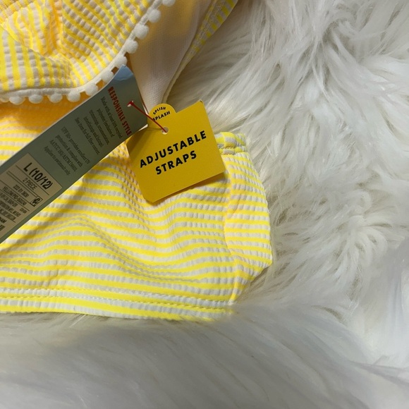 New with Tags Size LARGE GIRLS Yellow Bikini Top  E1 - Picture 4 of 4